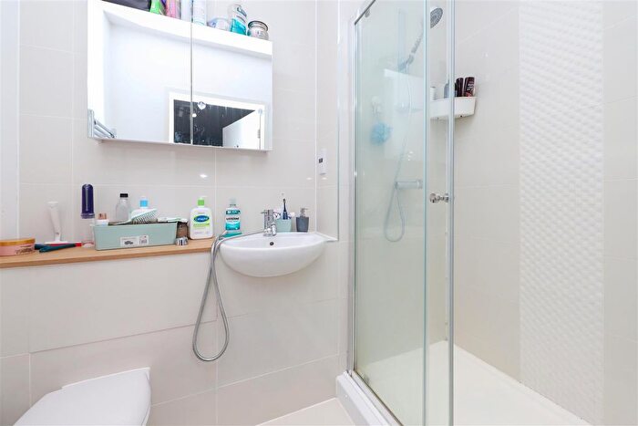 2 Bedroom Flat For Sale In Wintergreen Boulevard, West Drayton, UB7