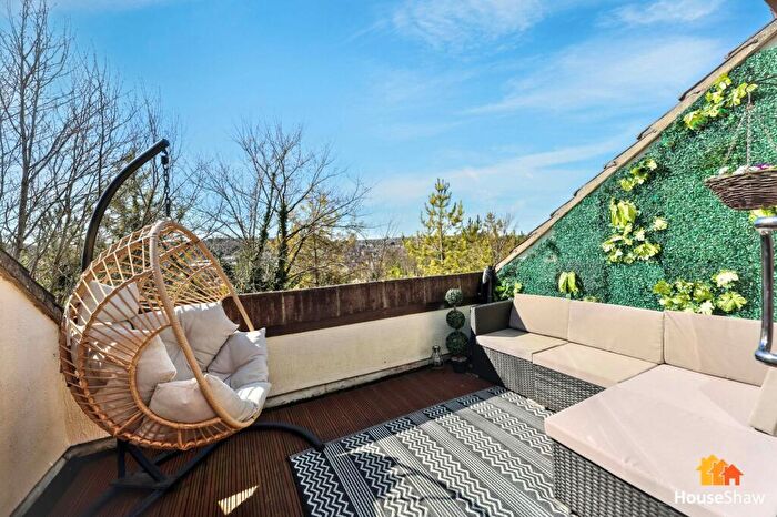 2 Bedroom Maisonette For Sale In Wyatt Close, High Wycombe, HP13