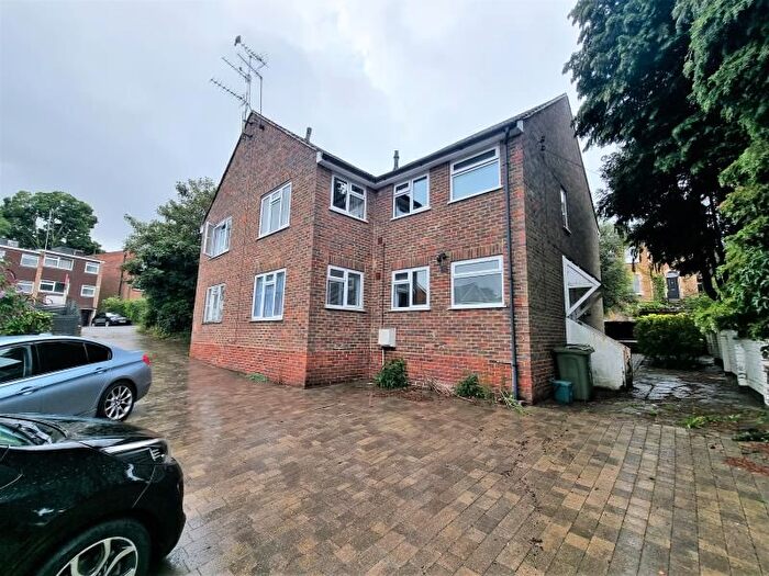 2 Bedroom Flat To Rent In Hunter Road, Guildford, GU1