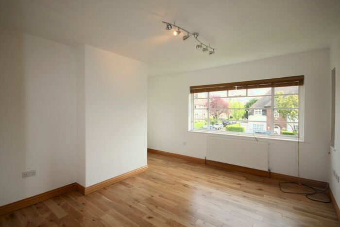 2 Bedroom Maisonette To Rent In Ossulton Way, Hampstead Garden Suburb, N2