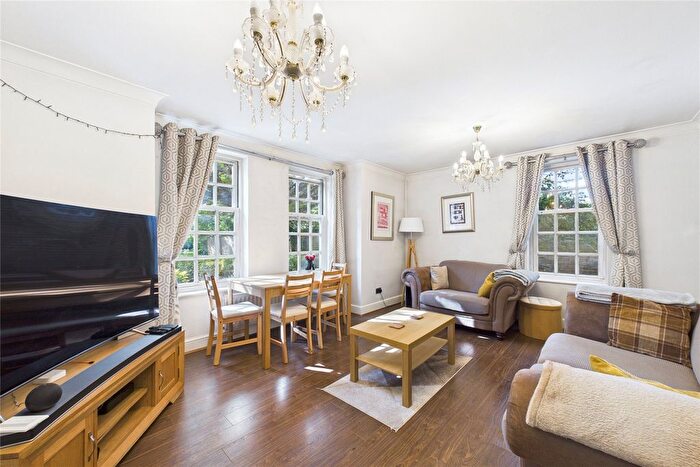 2 Bedroom Flat To Rent In Ray Park Avenue, Maidenhead, Berkshire, SL6