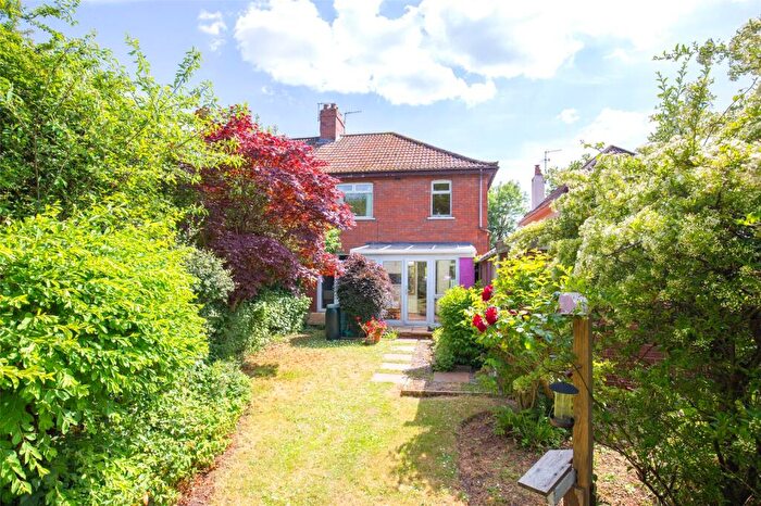 3 Bedroom Semi-Detached House For Sale In Canford Lane, Bristol, BS9