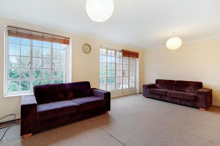 3 Bedroom Town House To Rent In Park Lane, Wembley, HA9