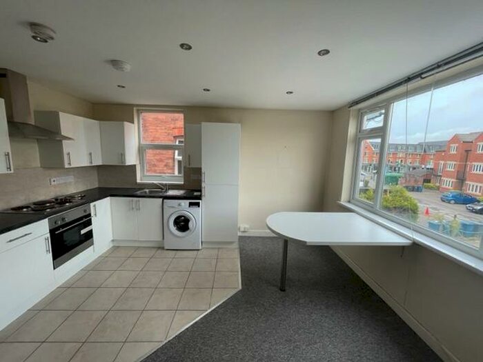 2 Bedroom Flat To Rent In Radcliffe Mount, West Bridgford, Nottingham, NG2