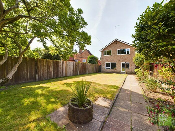 4 Bedroom Detached House To Rent In High Street, Sandhurst, Berkshire, GU47