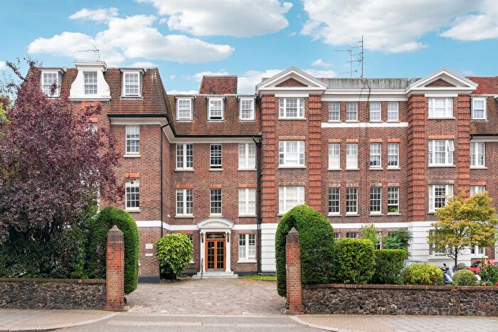 3 Bedroom Flat To Rent In Lower Park, Putney Hill, SW15