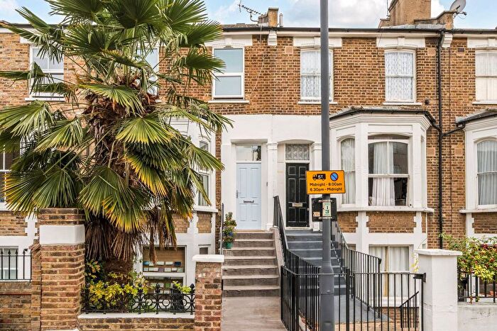 1 Bedroom Flat To Rent In Stowe Road, Shepherd's Bush, London, W12