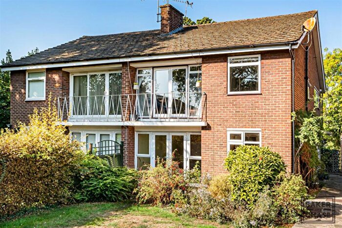 2 Bedroom Maisonette For Sale In Hermitage Close, Enfield, EN2