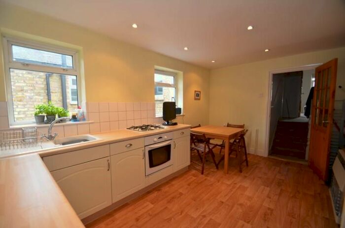 1 Bedroom Flat To Rent In Ridley Road, London, SW19