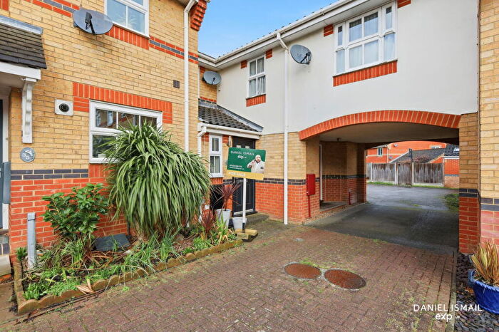 3 Bedroom End Of Terrace House For Sale In Derby Close, Langdon Hills, Basildon, SS16