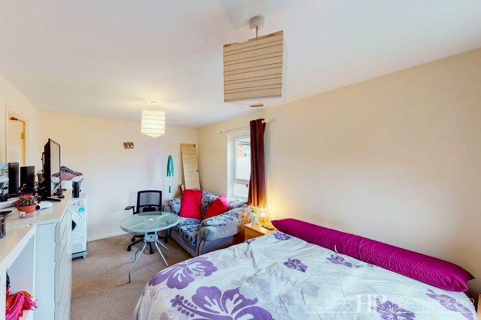 1 Bedroom Studio To Rent In Hillingdale, Crawley, RH11