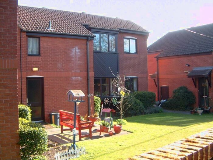 1 Bedroom Flat To Rent In School Walk, Doncaster, South Yorkshire, DN10