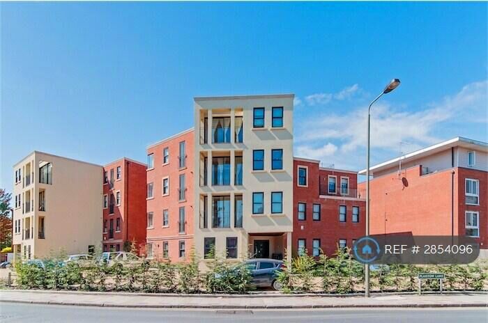 4 Bedroom Penthouse To Rent In Plaistow Lane, Bromley, BR1