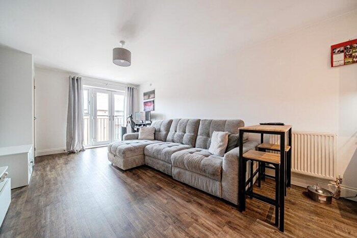1 Bedroom Flat For Sale In Lime Tree House, Hook, Hampshire, RG27