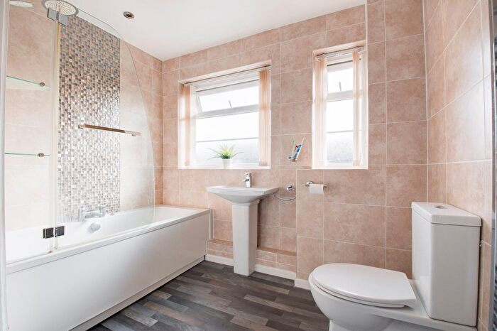 3 Bedroom Terraced House For Sale In Chiltern Close, Halesowen, West Midlands, B63
