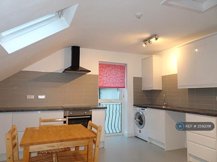 2 Bedroom Flat To Rent In Richmond Grove, Manchester, M13