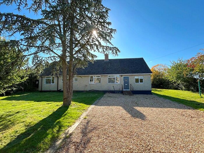 4 Bedroom Detached Bungalow To Rent In Rockingham Road, Market Harborough, Leicestershire, LE16