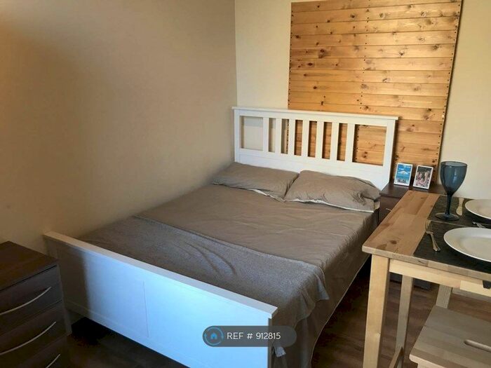 Studio To Rent In London, London, N7