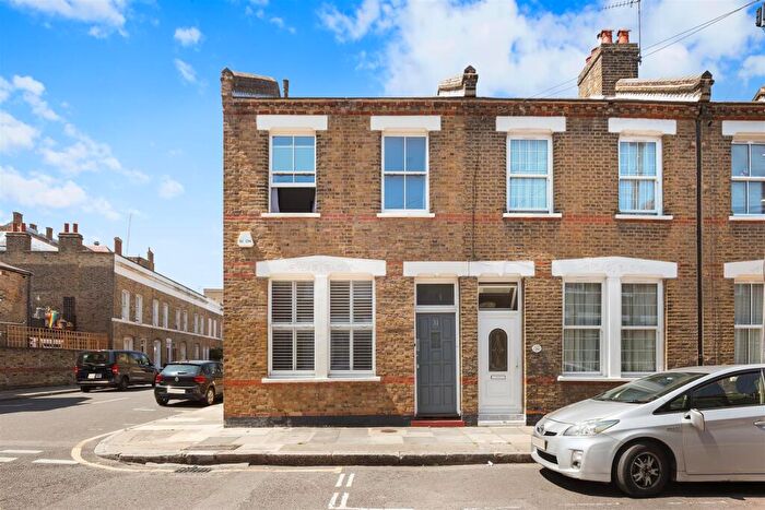 4 Bedroom End Of Terrace House To Rent In Senrab Street, Stepney, E1