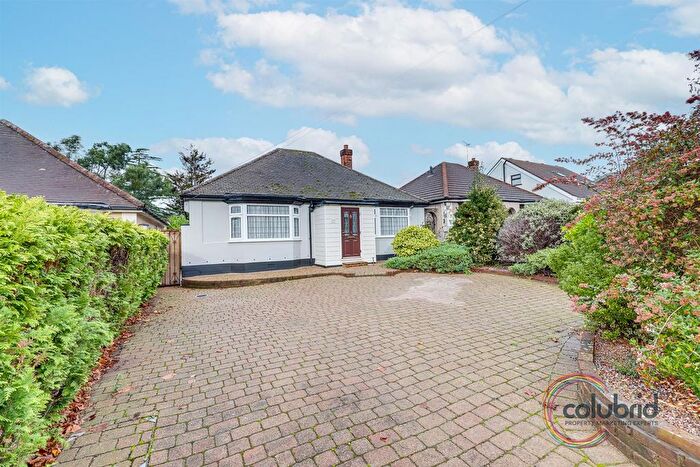 3 Bedroom Detached Bungalow For Sale In Purfleet Road, Aveley, RM15