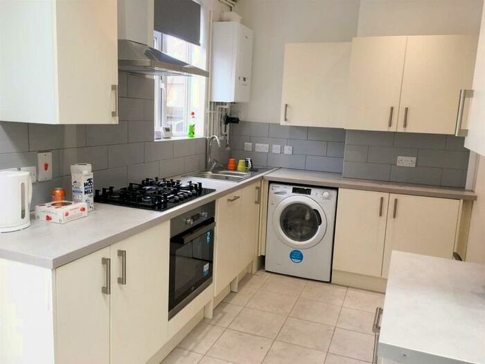 1 Bedroom Semi-Detached House To Rent In *&pound;ppw* Queens Road East, - Uon, NG9