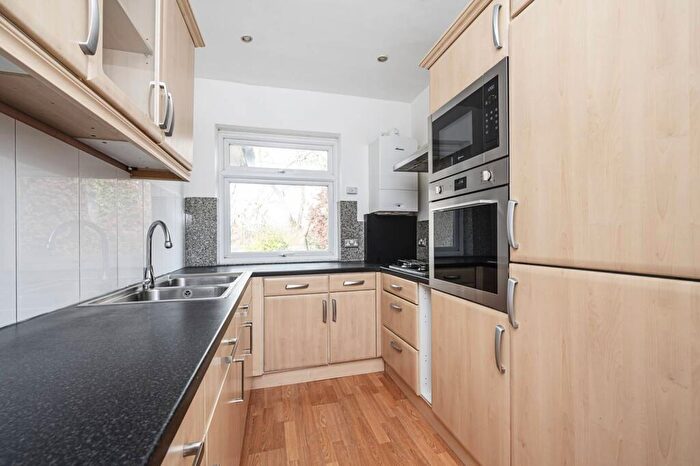 2 Bedroom Flat To Rent In Finchley Road, Golders Green, London, NW11