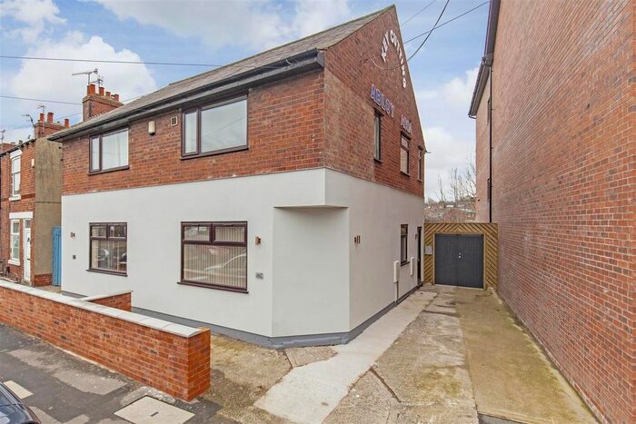 3 Bedroom Semi-Detached House To Rent In Derby Road, Chesterfield S40