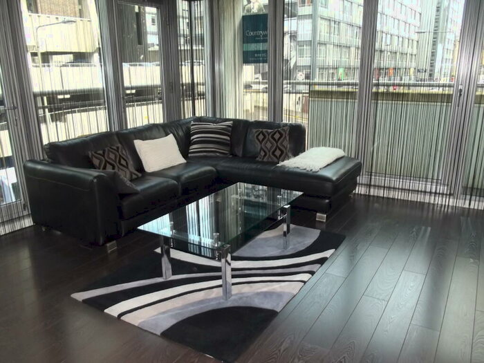 2 Bedroom Flat To Rent In George Street, Merchant City., G1