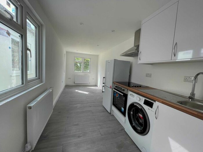 2 Bedroom Detached House To Rent In Bathurst Walk, Iver, SL0