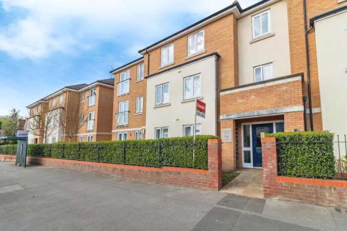 2 Bedroom Flat For Sale In Aylesbury Street, Bletchley, Milton Keynes, MK2