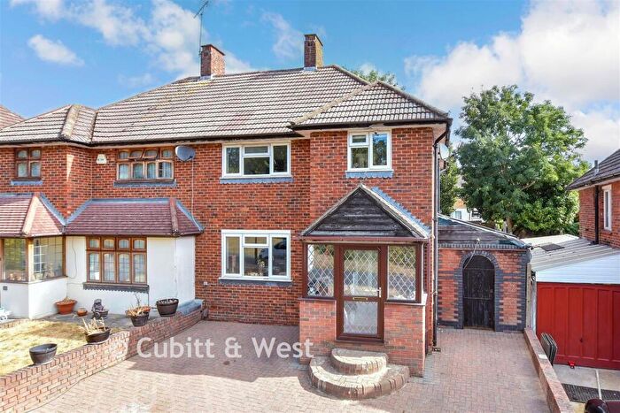 3 Bedroom Semi-Detached House For Sale In Edgecoombe, South Croydon, Surrey, CR2