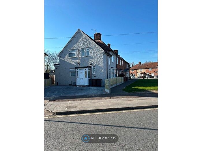 4 Bedroom Semi-Detached House To Rent In Stevens Road, Dagenham, RM8