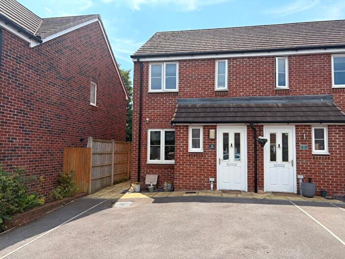 2 Bedroom End Of Terrace House For Sale In Reynolds Drive, Alton, Hampshire, GU34