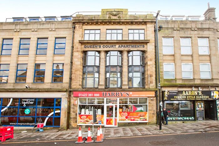 2 Bedroom Flat For Sale In Bull Close Lane, Halifax, West Yorkshire, HX1