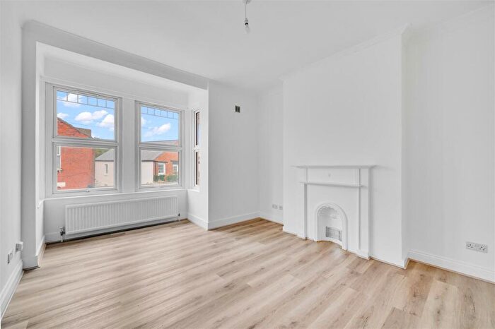 3 Bedroom Maisonette For Sale In Oaklands Road, London, NW2