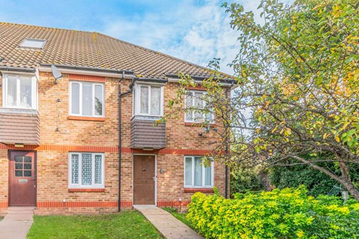 1 Bedroom Flat For Sale In Worthington Close, Mitcham, CR4