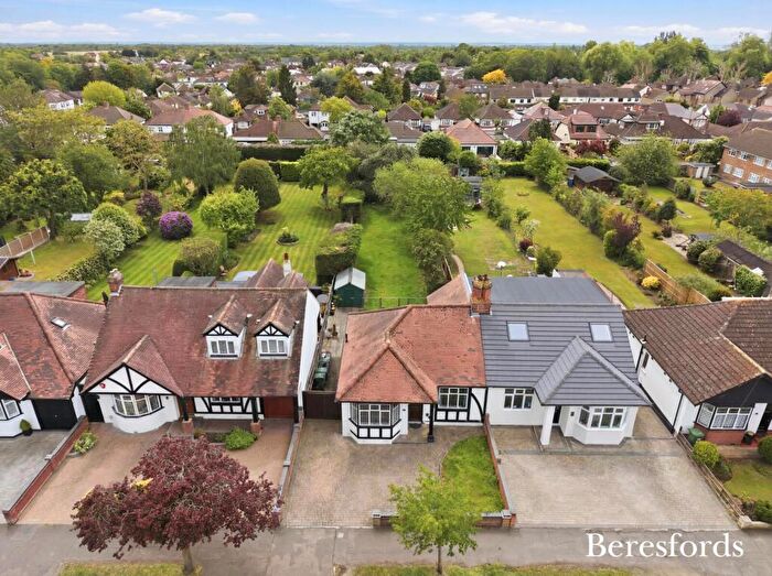 2 Bedroom Bungalow For Sale In Cranston Park Avenue, Upminster, RM14