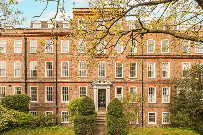 2 Bedroom Flat For Sale In Clapham Common North Side, Clapham, SW4