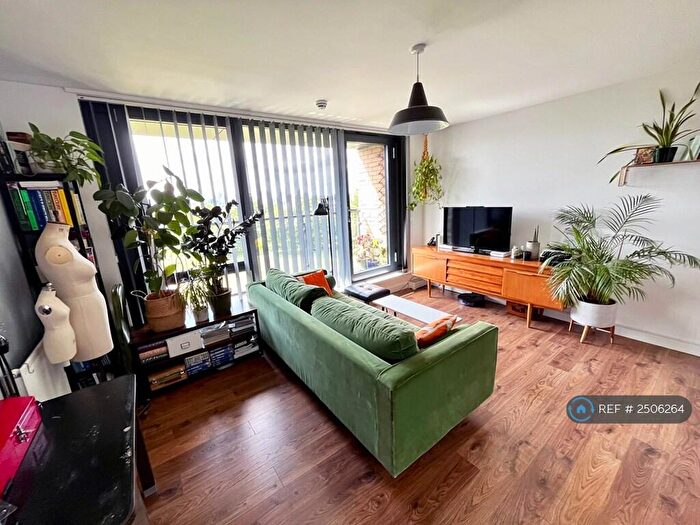 2 Bedroom Flat To Rent In Cradford House South, London, E2