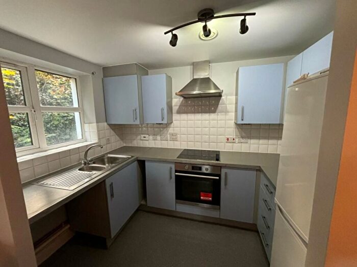 2 Bedroom Flat To Rent In Garlands Road, Redhill, RH1