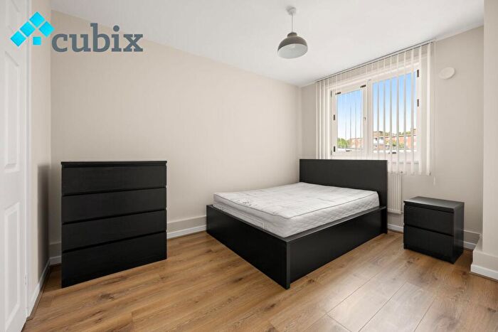 3 Bedroom Flat To Rent In Fellows Court, Weymouth Terrace, Hackney, London, E2