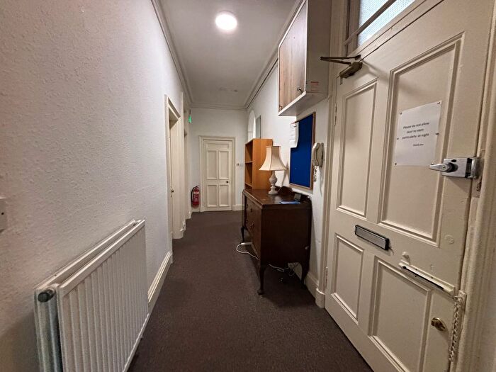 4 Bedroom Flat To Rent In Warrender Park Terrace, Edinburgh, EH9