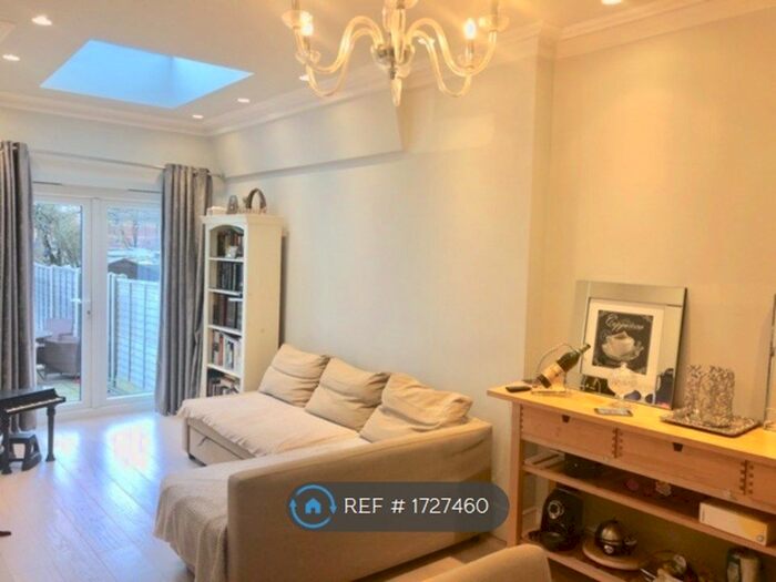 3 Bedroom Flat To Rent In Hamilton Road, London, NW11