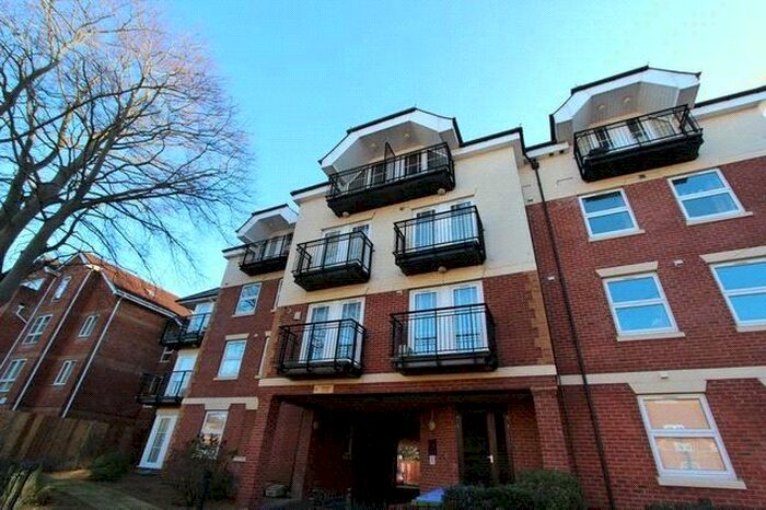 2 Bedroom Flat To Rent In Hill Lane, Southampton, Hampshire, SO15