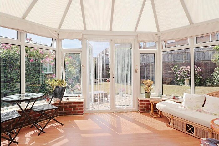 4 Bedroom Detached House For Sale In Dogwood Road, Broadstone, BH18 - Photo 7
