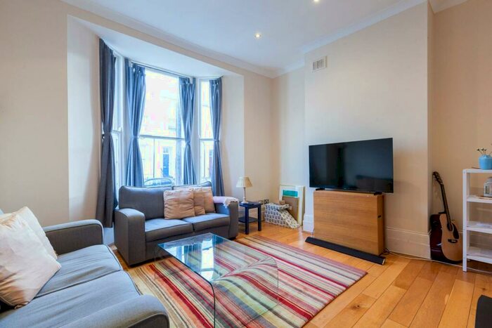 2 Bedroom Maisonette To Rent In Medina Road, Finsbury Park, London, N7