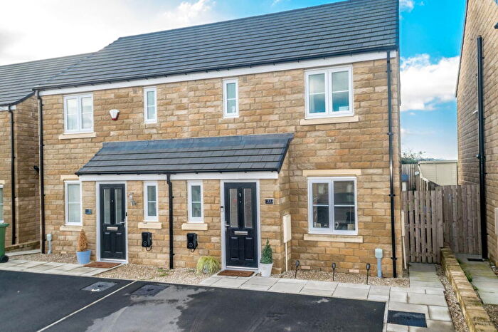 3 Bedroom Semi-Detached House For Sale In Jacquard Road, Skelmanthorpe, HD8