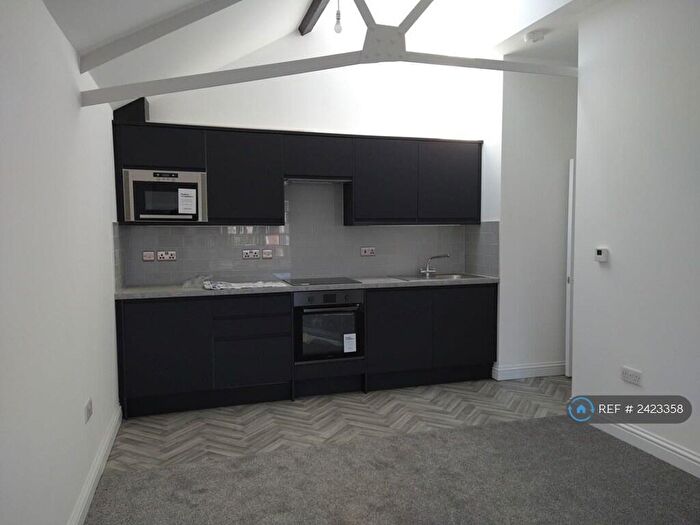 2 Bedroom Flat To Rent In Parade, Exmouth, EX8