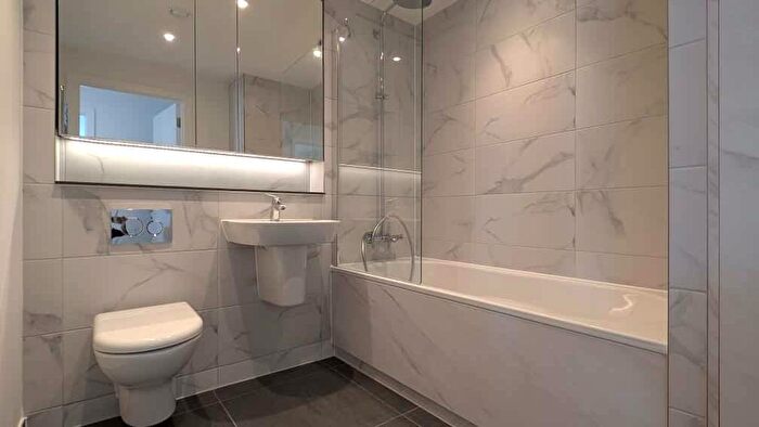 2 Bedroom Apartment To Rent In The Railings, Middlewood Locks, M5