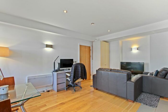 1 Bedroom Flat To Rent In The Retreat, Wandsworth, SW18